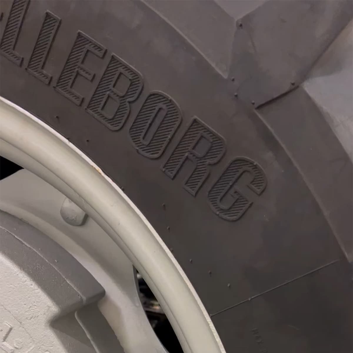 Traktor Lovol 25 hk med frontlæsser, uden førerhus, Stage V